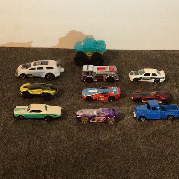 10 count of Hot Wheels - Picture 3 of 3